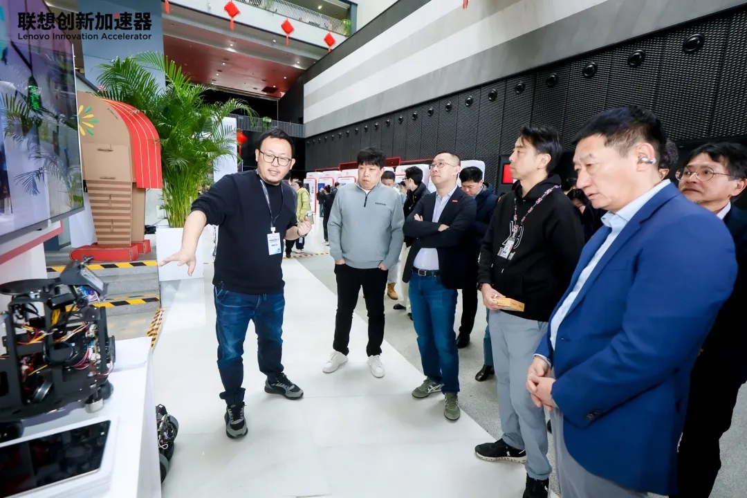 米兰体育亮相联想创新加速器开放日，以消费级物理AI大脑平台助推家用机器人产业生态化 